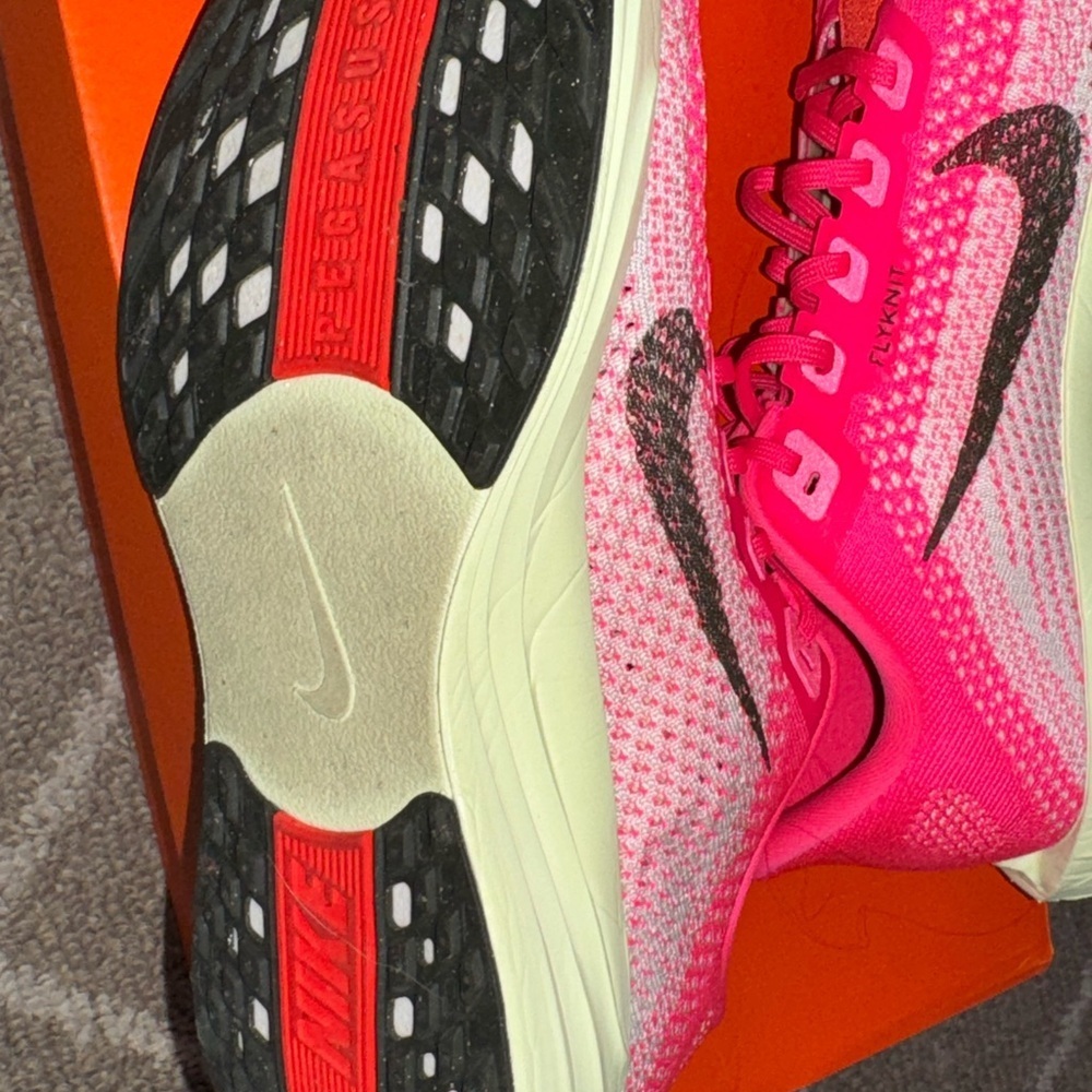 Nike Women's Bright Pink Athletic Shoes - Picture 6 of 8